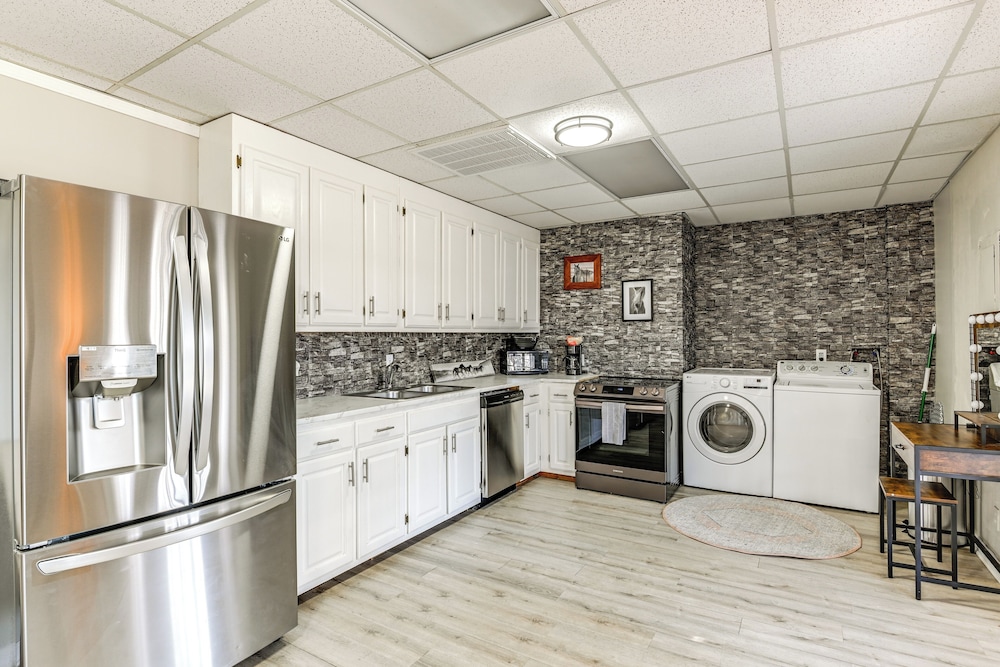 Rustic Cowboy Ranch Retreat: Stay Near Nashville