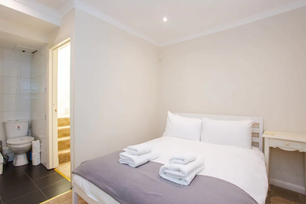 Peaceful 2 Bedroom Apartment in Affluent Fulham
