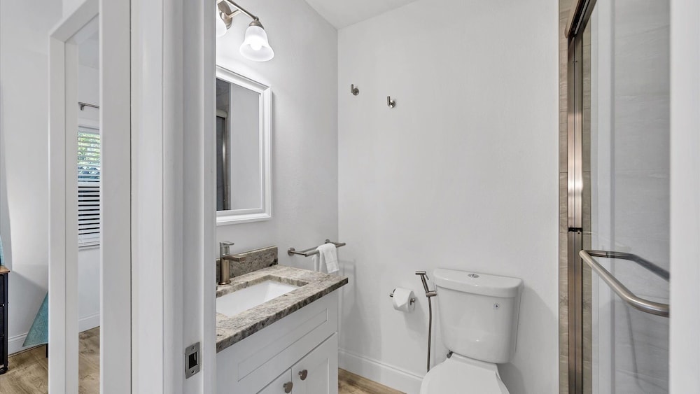 Downtown Sarasota Private Vacation Home - Minutes To Beaches, Beautiful Backyard, And Pet-friendly! 3 Bedroom Home
