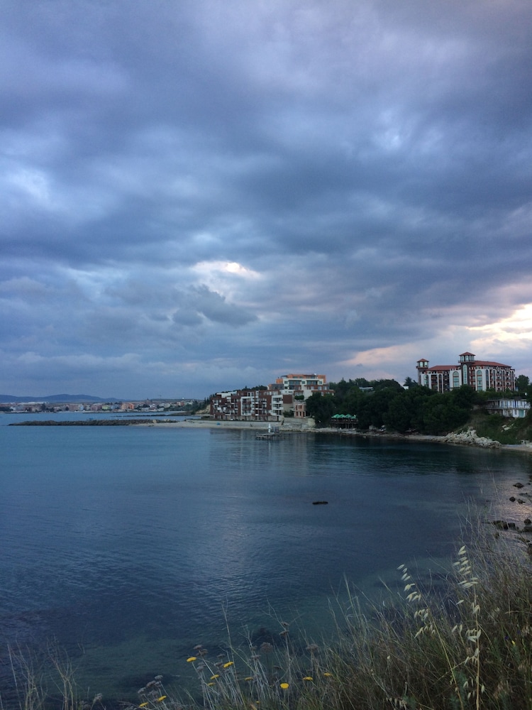 Chateau Del Marina Complex Apartments