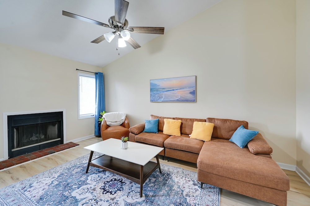 Greenville Getaway: Close to Campus + Stadium!
