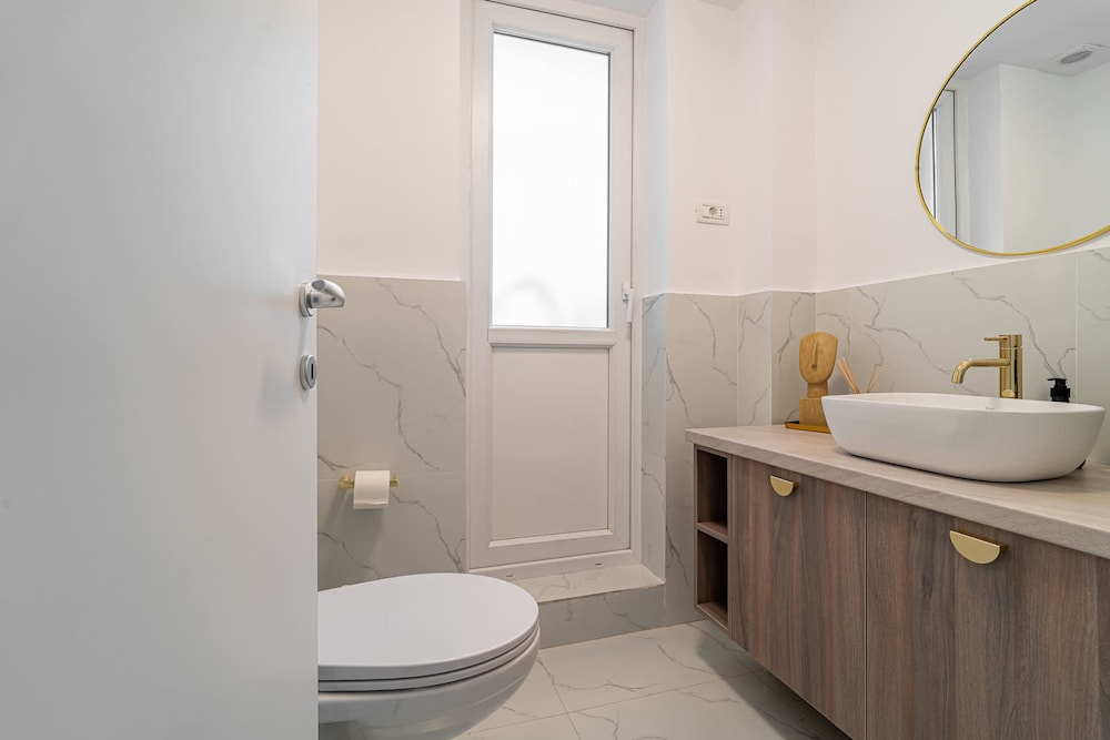 Loggia Luxe 5BR Living in Universitatii Area