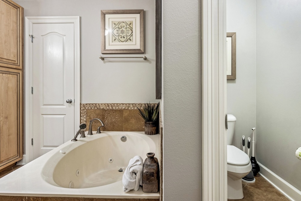 The Oasis at Orange Beach #1707 by Southern Vacation Rentals