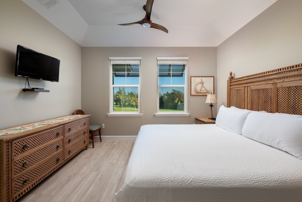Tropical Top-floor Getaway - Fairway Villas G32 w/ Loft & Views