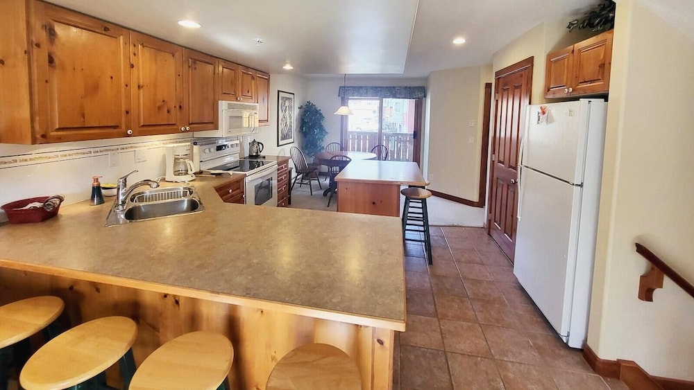 Sun Peaks Vacations - Timberline Village 46 4 Bedroom Home - Property Image 31