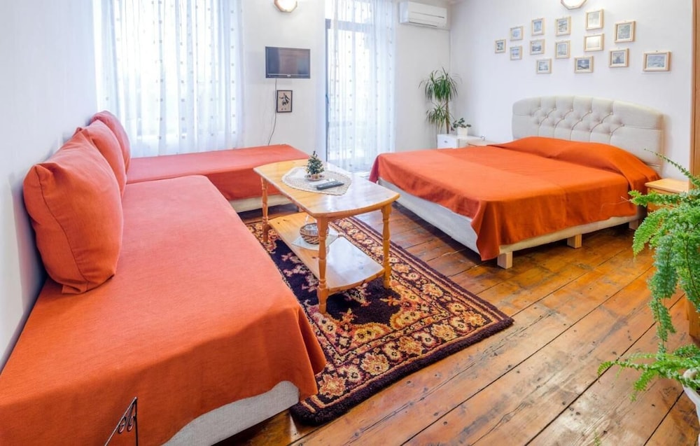 Room-charming Guest Room in Historic Vel