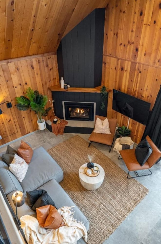 The Matterhorn No Service Fees Hottub Fire Pit