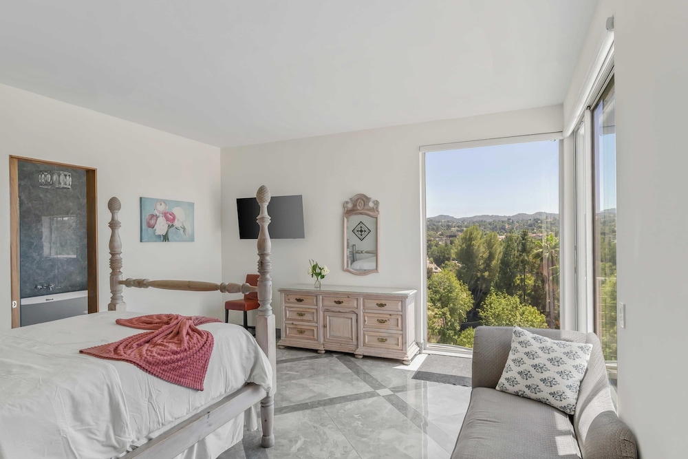 Luxe LA Escape w/ Pool, Views & Game Room Alta Vista Estate by Avantstay