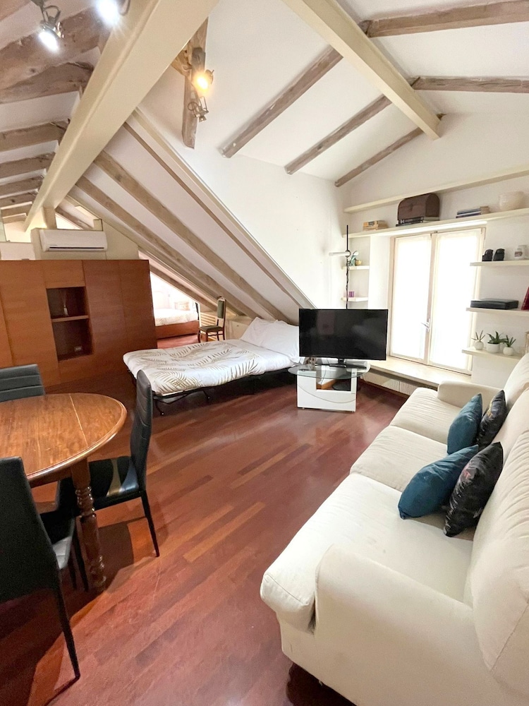 Accomodo MIL68 Loft Centro Storico