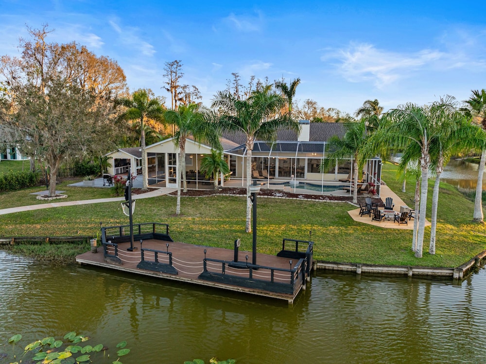 Luxe Waterfront Hideaway w Pool & Pirate Ship Dock