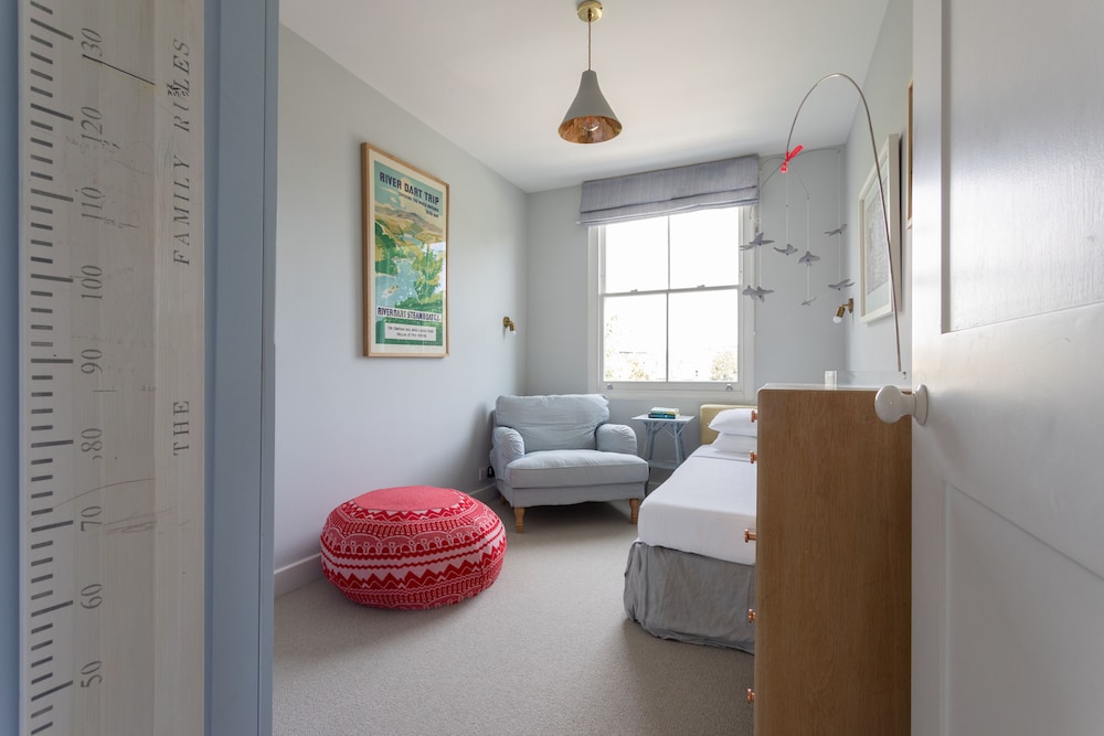 Oakington Road by Onefinestay