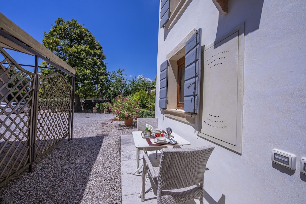 Villa Faccioli Oleandro With Shared Pool