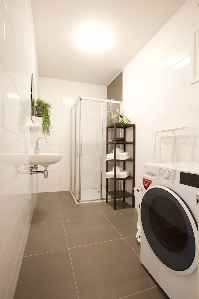 Canal Garden Apartment