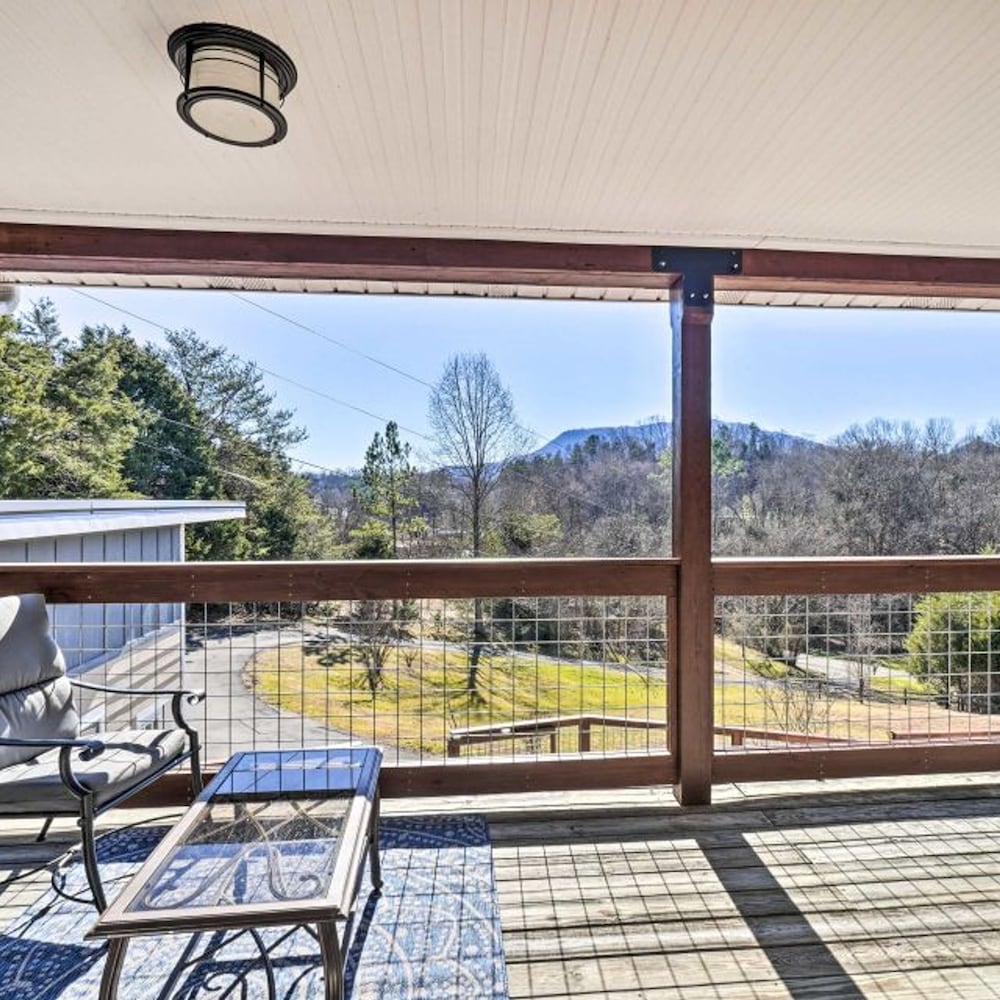Absolutely Gorgeous Modern Comfy Retreat w Hot Tub Game Room Fire Pit view 2