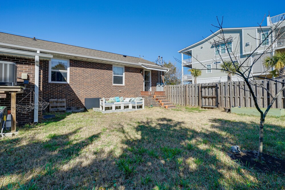 Wrightsville Beach Home w/ Fenced Yard view 3