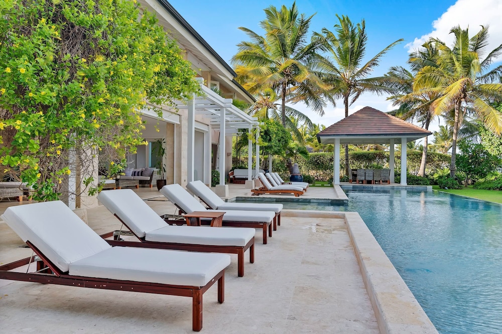 5BR Oceanfront Golf Estate w Pool Private Chef view 3