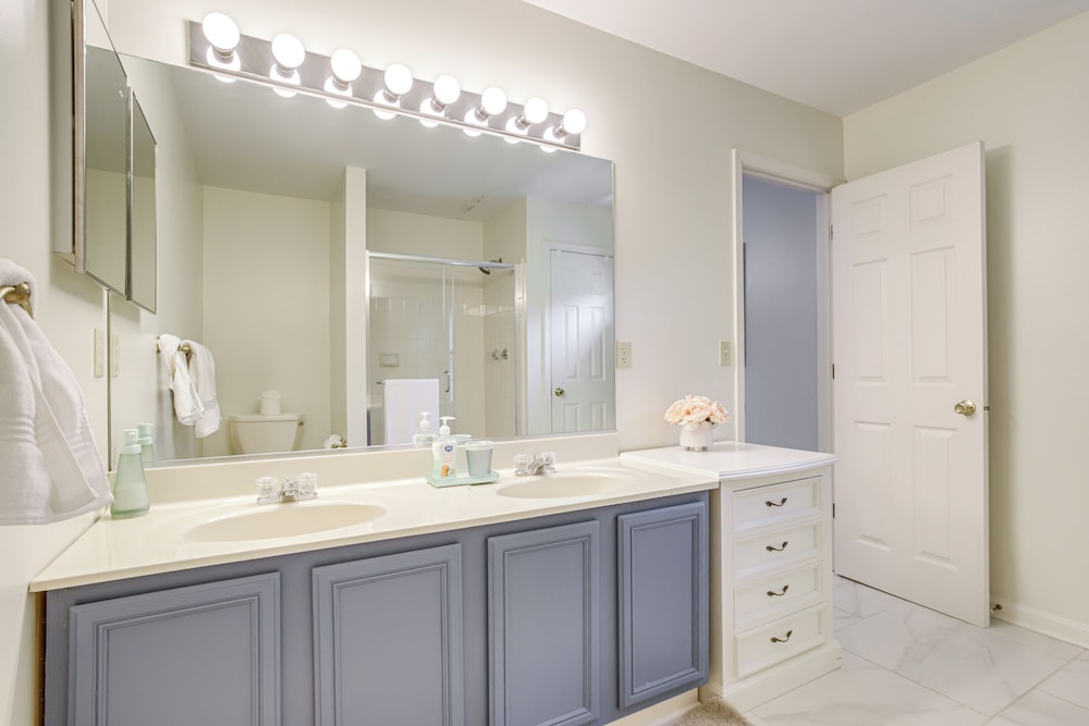 Waterfront Home w/ Hot Tub in Bozman Village!