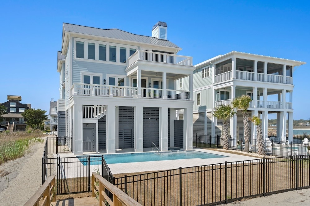 Seaside Serenity Oceanfront Luxury With Pool 6 Bedroom Home by Peace Vacations view 4