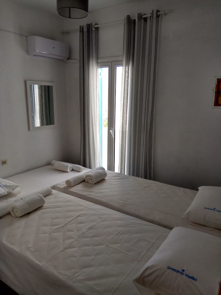 Grandma Vasiliki Rooms To Let