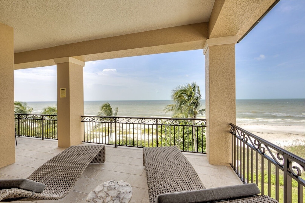 3552/3554 Big Kahuna Oasis: 10br, Pools & Beach Access 10 Bedroom Home