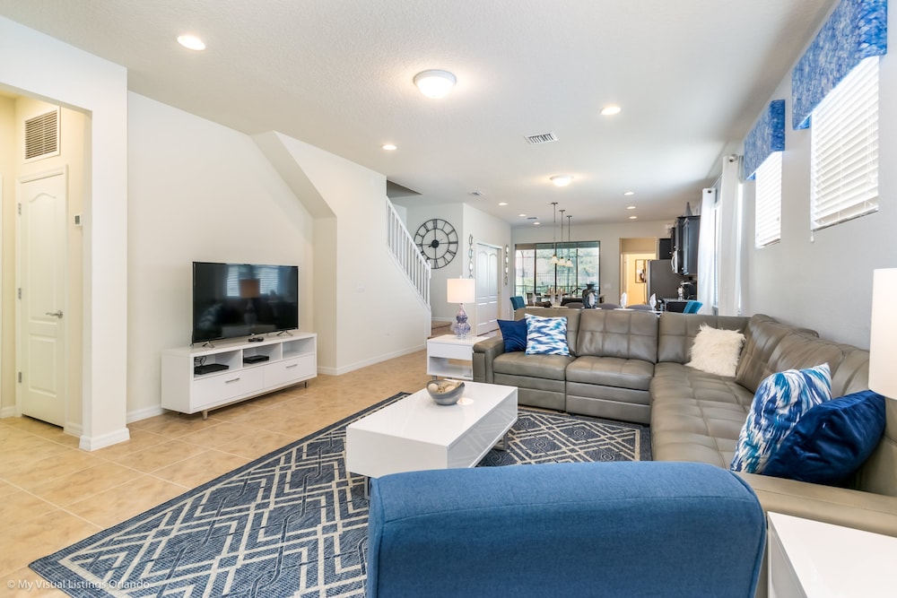 5 Bed 5 Ba Villa with Game Room, Pool & Spa - Image 4