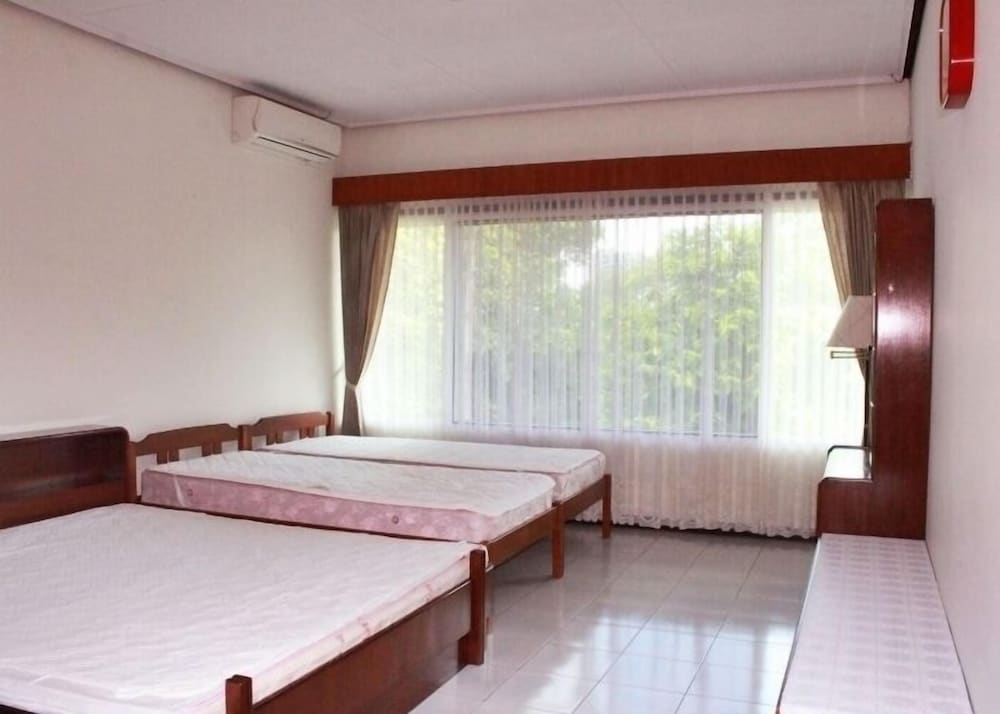 De Dago Pakar Villa by HouseinBandung view 3