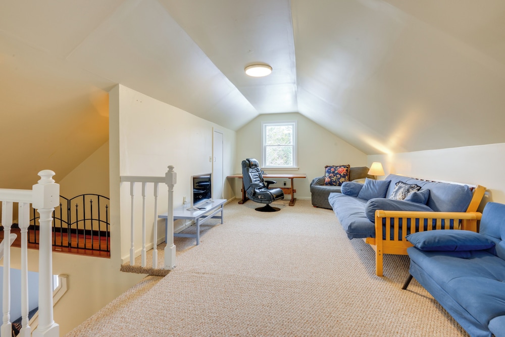 Ski, Golf & Hike: Spacious Dover Retreat!