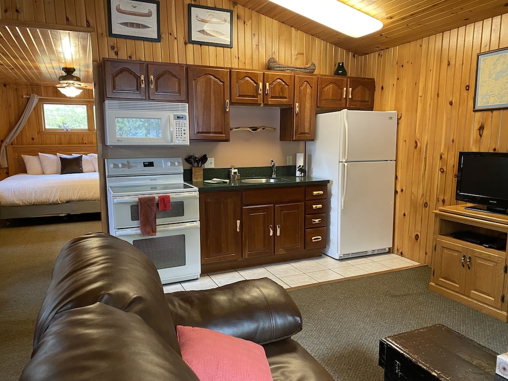Gunflint Lodge & Outfitters