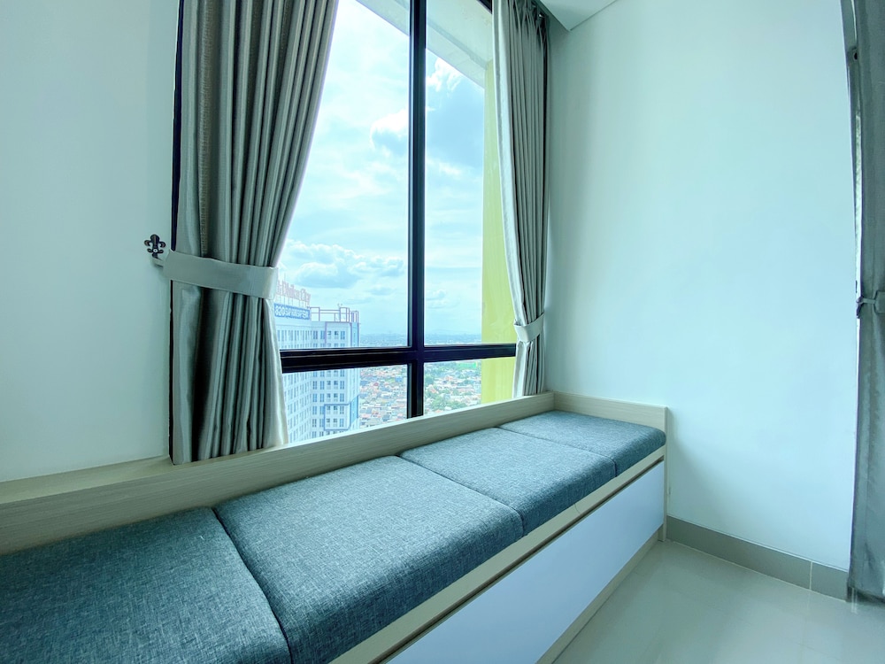 White Toned Style Studio At Lrt City Bekasi Apartment