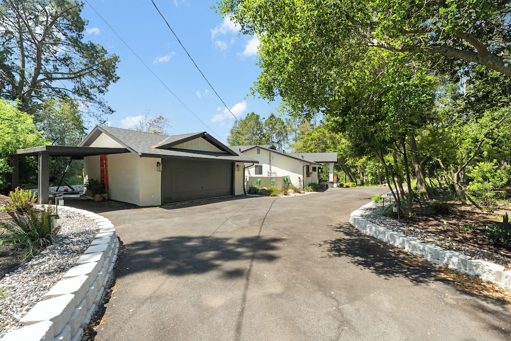 Oakland Hills Farmhouse Stunner + Game Room + Ac view 5