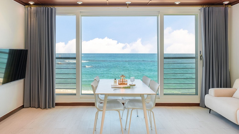 Goseong Beach Jin Spa Pension
