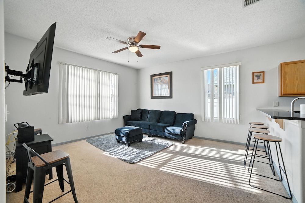 Family Retreat With Private Pool Near Disney! 3 Bedroom Residence
