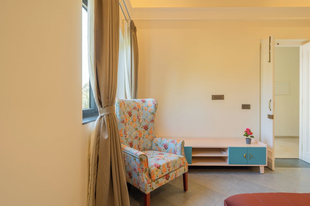 ELIVAAS Laguna Camellia | Luxe 4 BHK Villa Near Popular Beaches with Private Pool