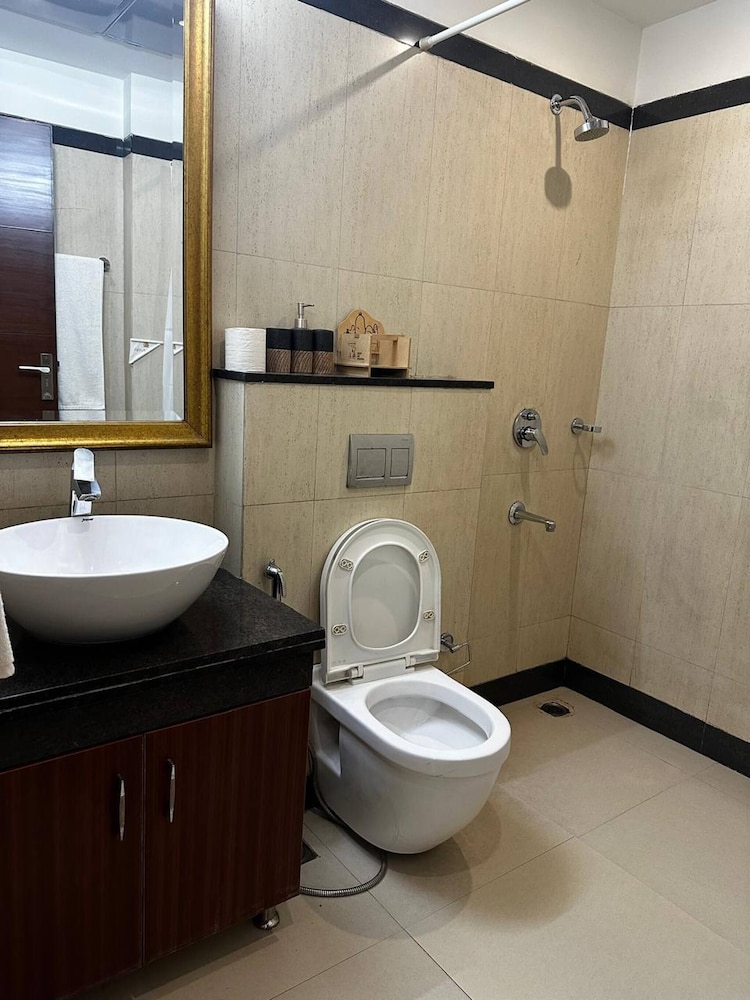 Luxurious 1bhk Apartment in Gurgaon With Shared Pool and BBQ Area