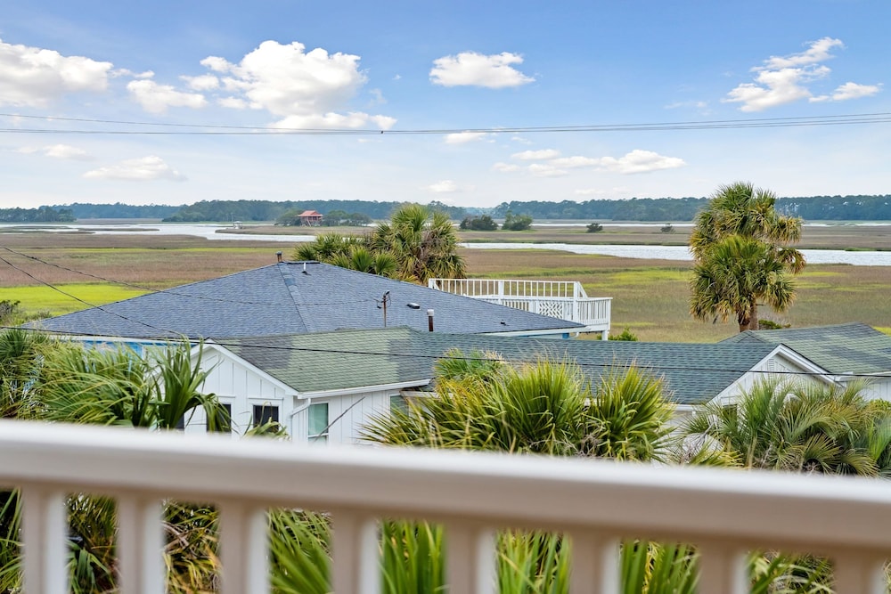 Oceanfront w Pool Panoramic Deck Views 5bdr Folly Ocean Breeze by Avantstay