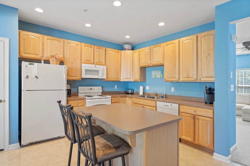 Creekside Getaway Stay for 8