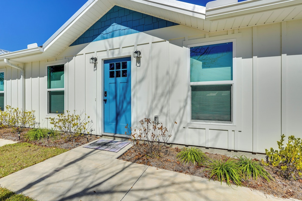1 Mi to Beach: Dog-friendly PCB Home w/ Backyard!