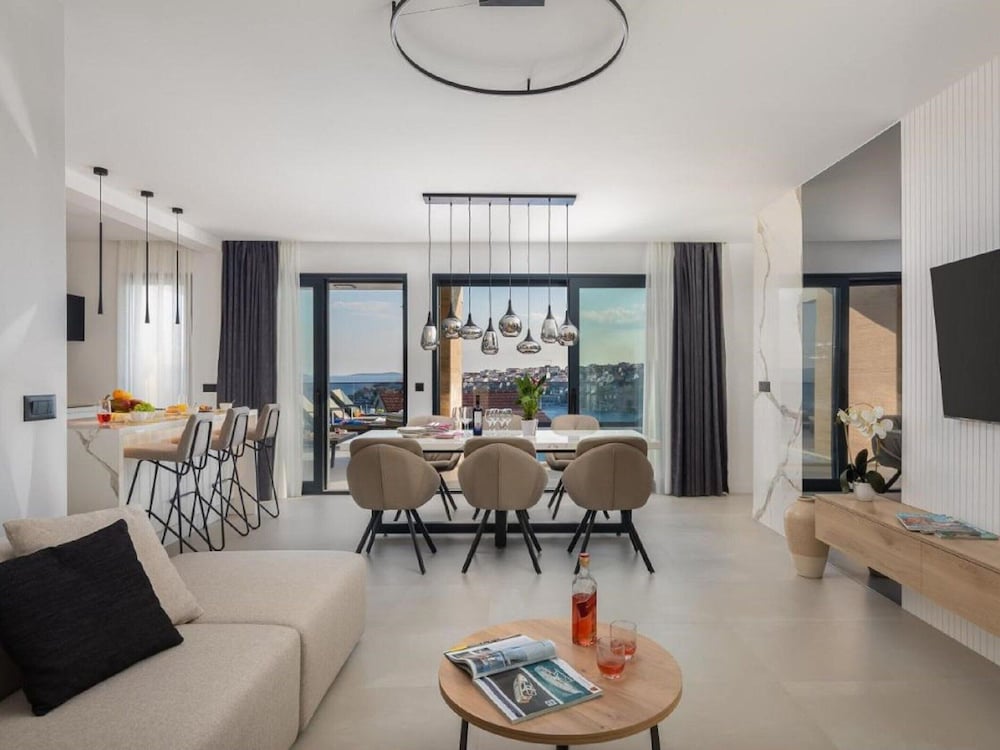 Luxury Villa With Swimming Pool and Sauna