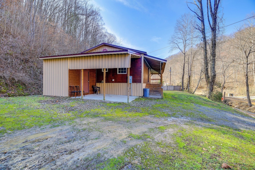 8 Mi to Hatfield-mccoy Trails: Cabin in Delbarton