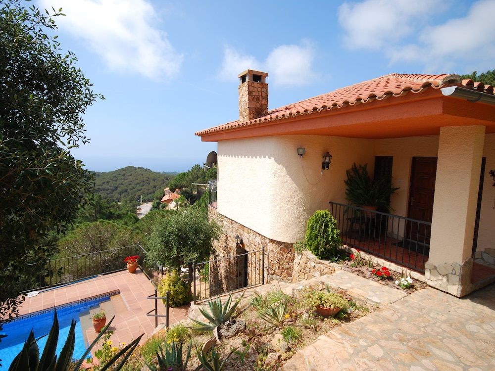 Cozy Villa in Lloret de Mar With Private Swimming Pool