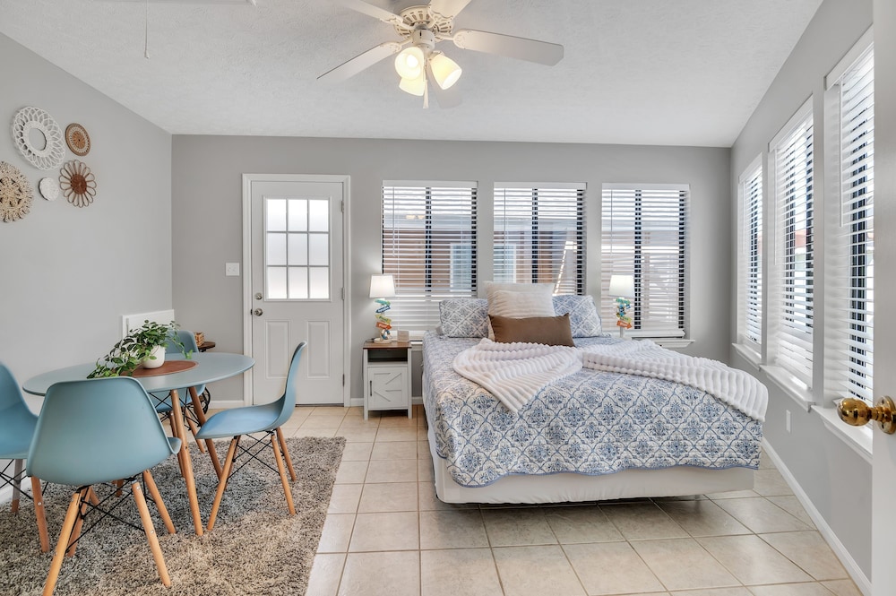 Spacious Home With Beach Access 3 Bedroom Home