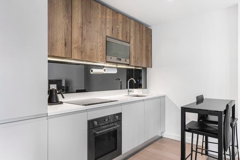 Stylish Modern Apartment in St Albans City
