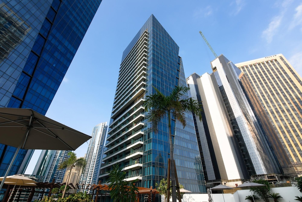 Big Bright Luxury Marina View Apt Near Beach