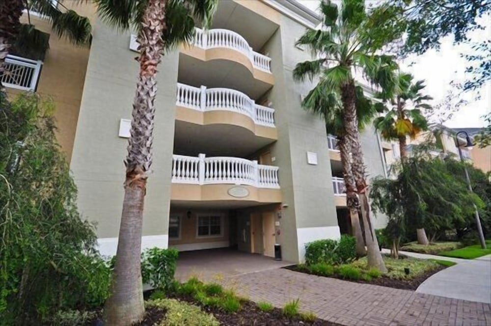 Condo Centre Court Haven 3 Bedroom Reunion