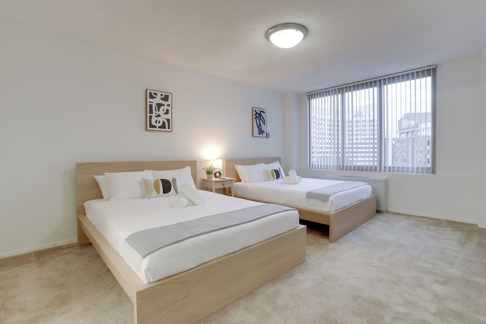 Crystal City Apt Close to Airport