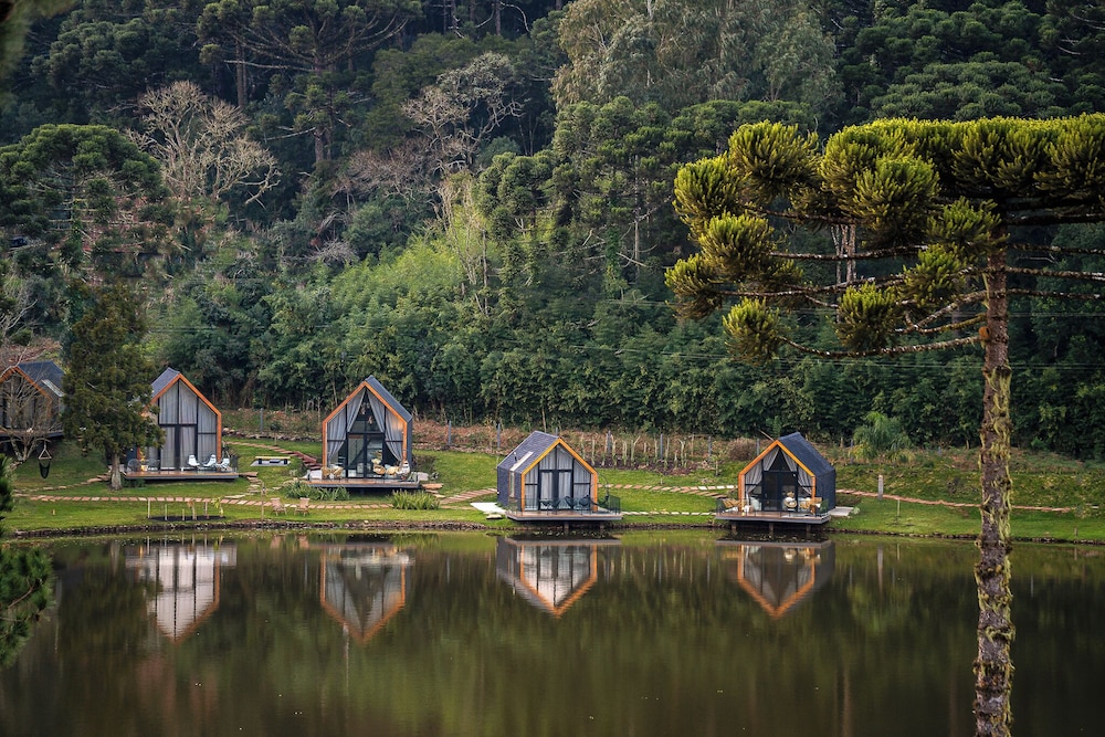 Celeiro Lake Village