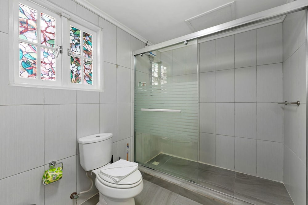 Sleeps 12 Spacious Private Pool Great Location