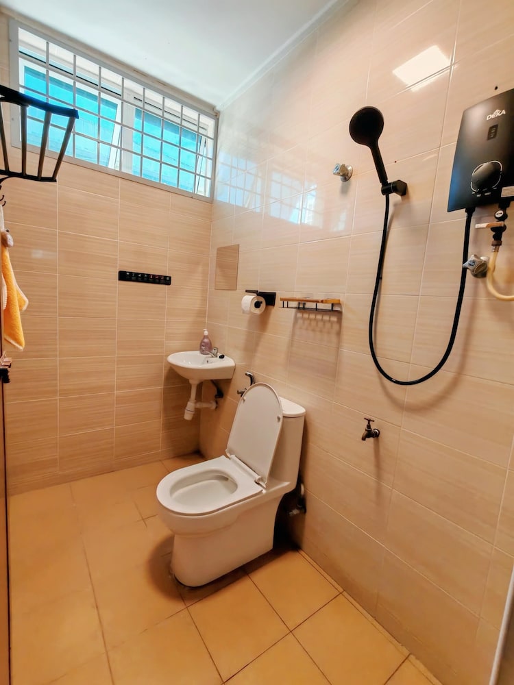Comfy Tok Sira Home Kuantan 5 BR