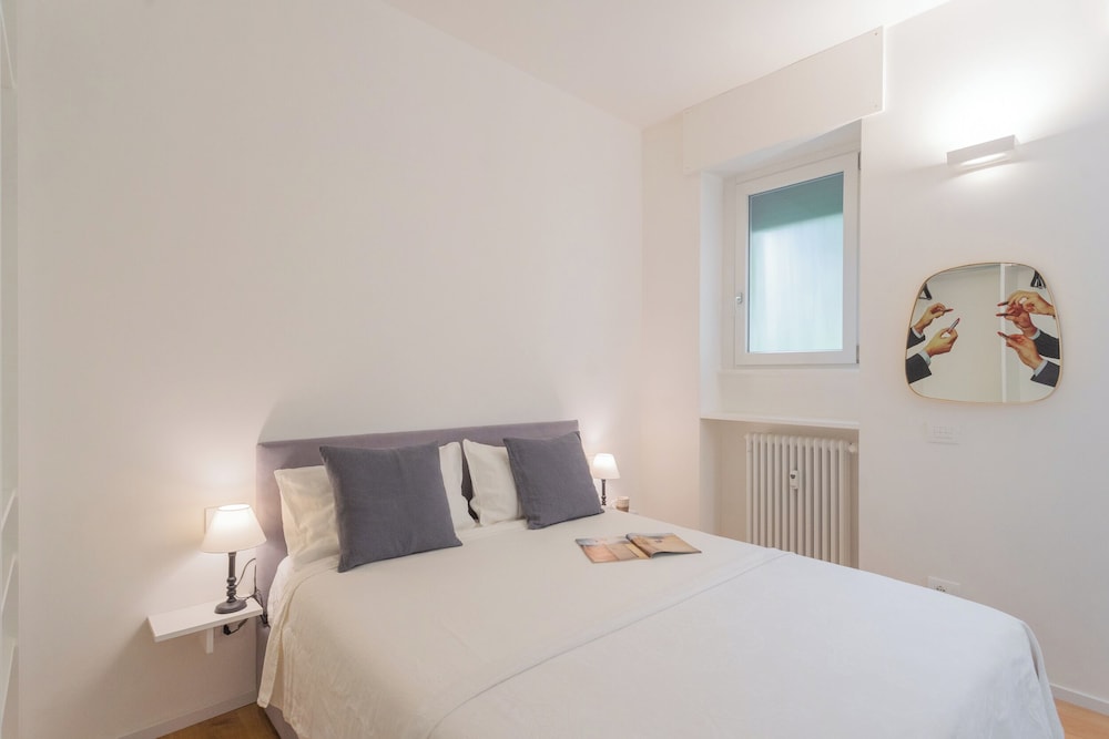 A Step From the Lake Apartment by Rent all Como