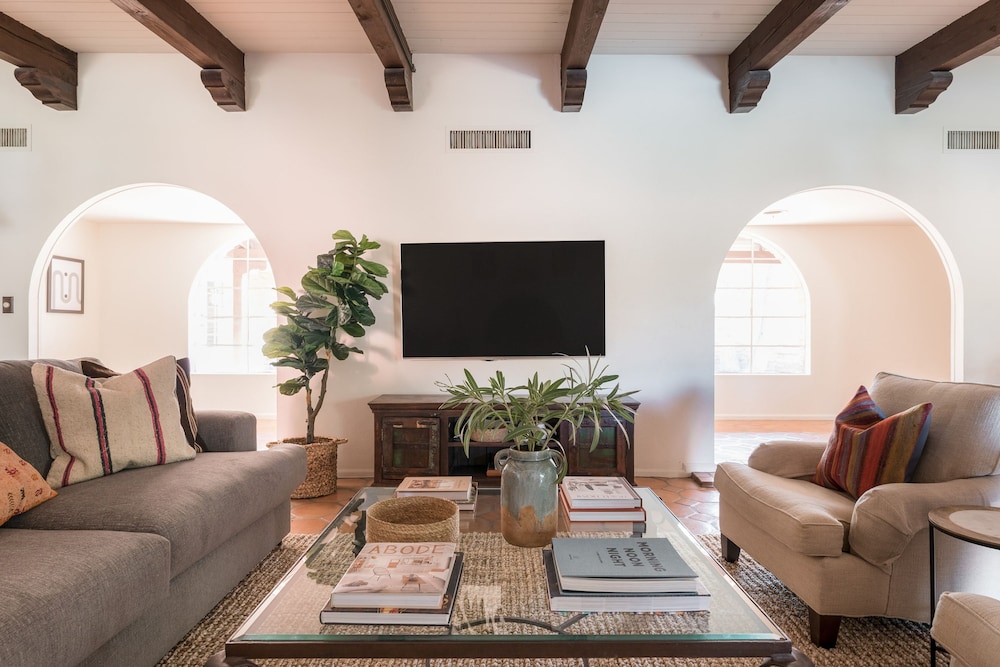 La Casona by Avantstay Gorgeous Spanish Style Oasis w Historic Charm Pool